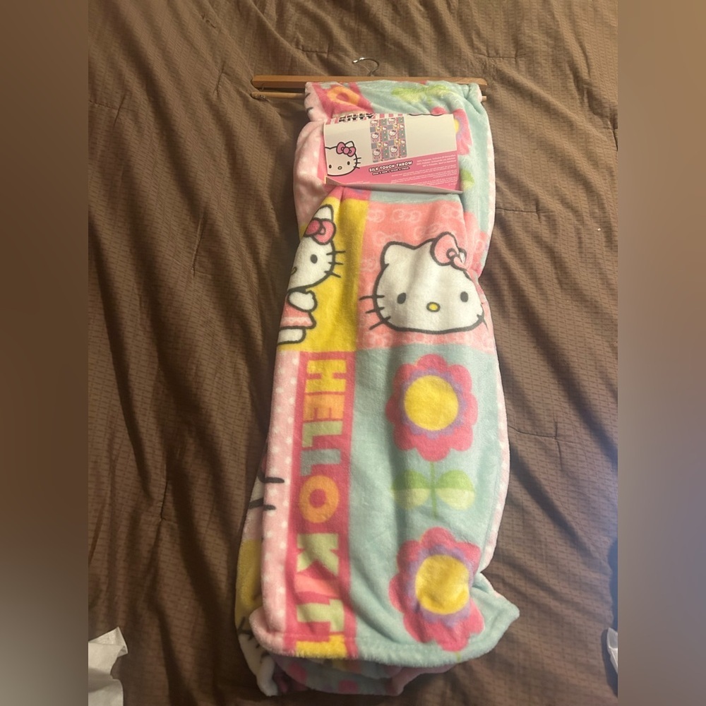 Hello Kitty Throw blanket